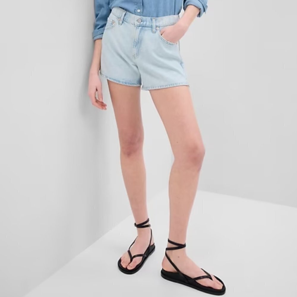 Gap 4" Low Rise Stride Denim Shorts Light Indigo